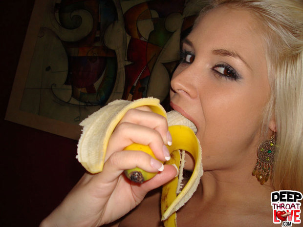 Now this is how to eat a banana; Amateur Babe Blonde 