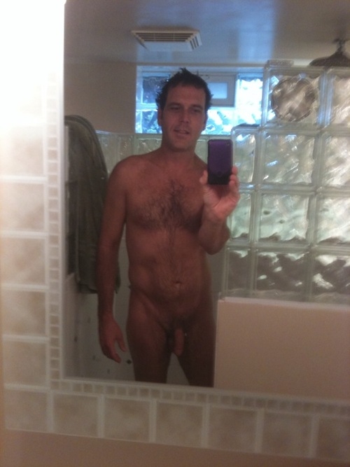 naked cell phone pic; Amateur Men 